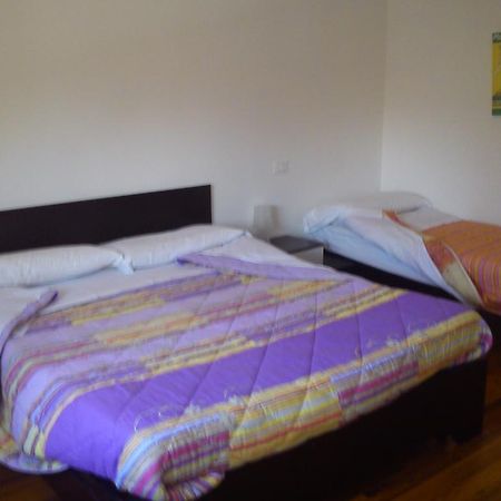 Casa Vacanza Holiday Villa Pieris ภายนอก รูปภาพ