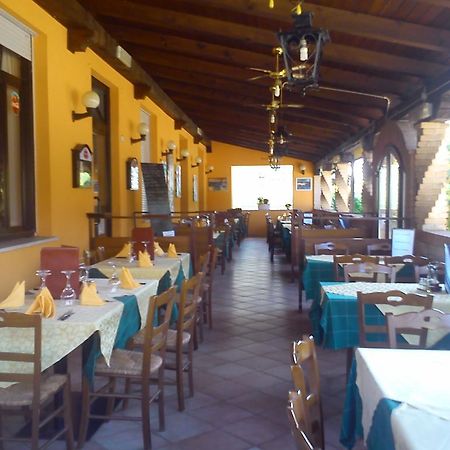 Casa Vacanza Holiday Villa Pieris ภายนอก รูปภาพ