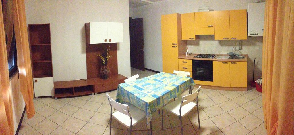 Casa Vacanza Holiday Villa Pieris ภายนอก รูปภาพ