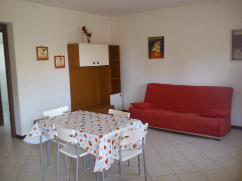 Casa Vacanza Holiday Villa Pieris ภายนอก รูปภาพ