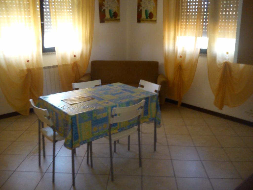 Casa Vacanza Holiday Villa Pieris ภายนอก รูปภาพ