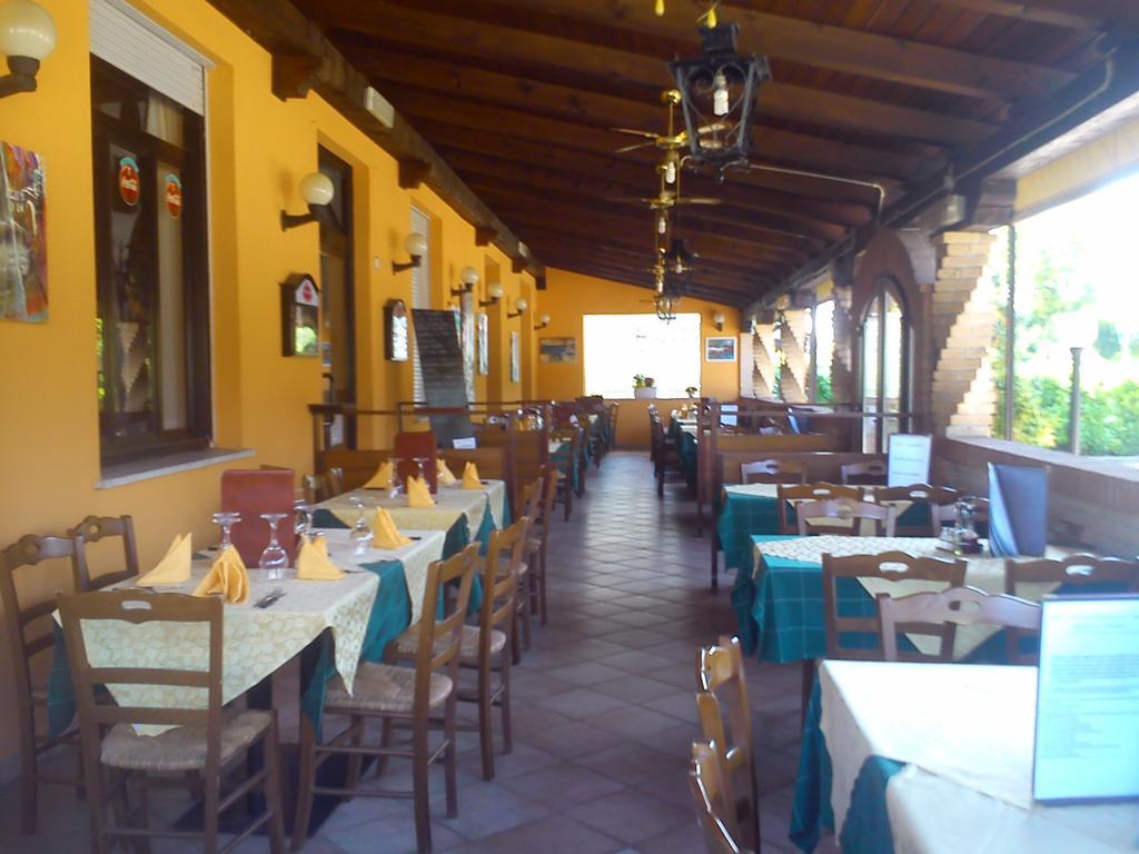 Casa Vacanza Holiday Villa Pieris ภายนอก รูปภาพ